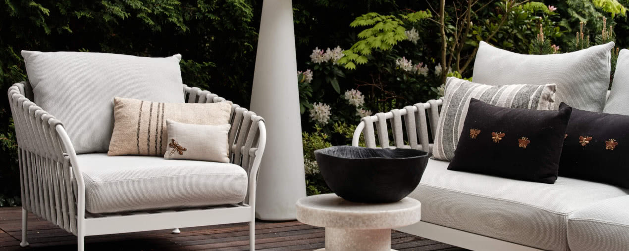 Apartament przy Polu Mokotowskim w stylu paryskiej kamienicy. Światło, sztuka i ogród w centrum miasta