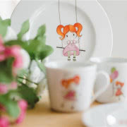 Duży talerz z kolekcji Etno cały pokryty jest...