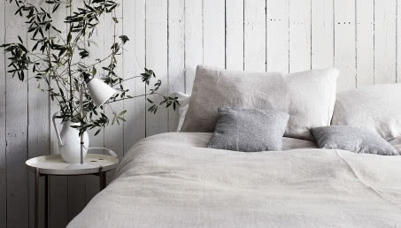 Jak urządzić sypialnię w skandynawskim stylu? Sprawdzone pomysły na lata