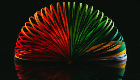 Czym jest sztuka quillingu? Sposób na relaksujące DIY