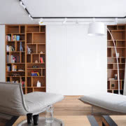 Ceramiczne płytki w kolorowe kółka, trójkąty i...