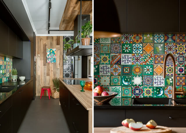 czarna kuchnia z kolorową mozaiką