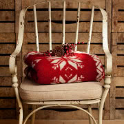 Czerwony koc Twinkel, 499 zł. Zara Home