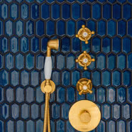 Dom urządzony w stylu współczesnej klasyki. Ma winiarnię w piwnicy!