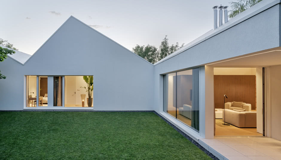 Nowoczesny dom w Poznaniu. Nowi właściciele kupili go w trakcie budowy!