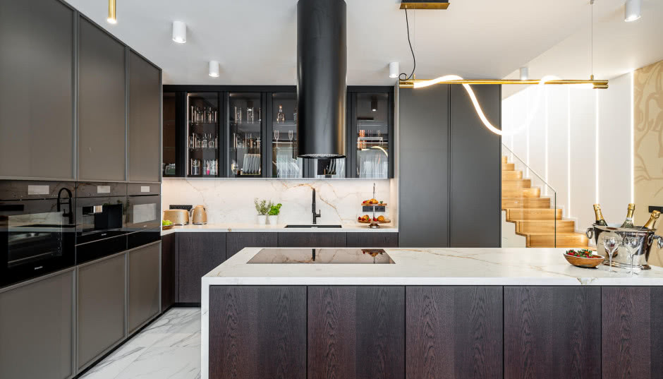 Jakie kluczowe elementy wyróżniają luksusową kuchnię?