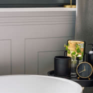 Dom urządzony w stylu współczesnej klasyki. Ma winiarnię w piwnicy!