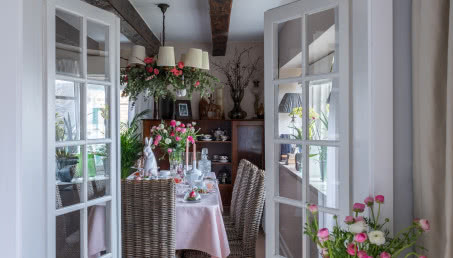 Wielkanoc pod strzechą - wiejski dom w Skandynawii