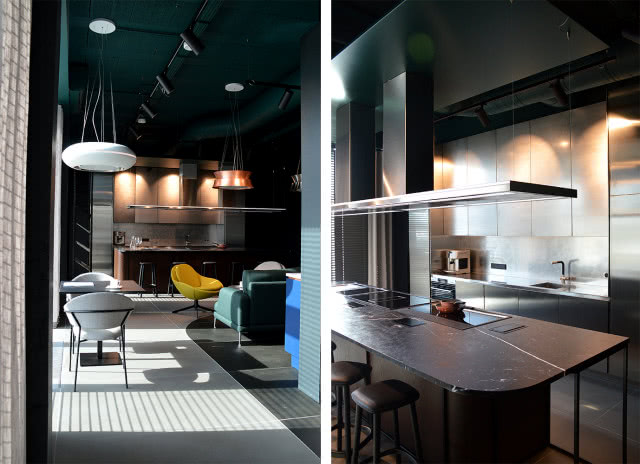 dwie lampy wiszące nad stolikiem kawowym, żółty fotel, pudrowy róż fotel, kuchnia, wyspa kuchenna, okap nad wyspą kuchenną, żaluzje, kanapa