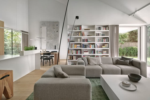 Nowoczesny dom w Poznaniu. Nowi właściciele kupili go w trakcie budowy!