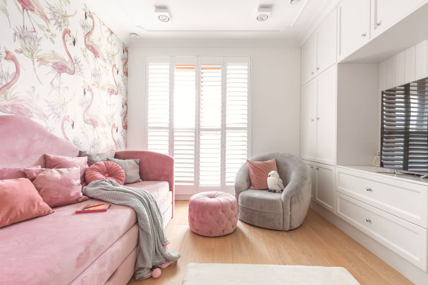 Pokój córki jest utrzymany w jasnych,...