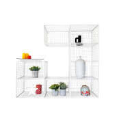 Biała zabudowa kuchenna o gładkich frontach...