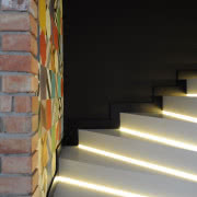 Ceramiczne płytki w kolorowe kółka, trójkąty i...