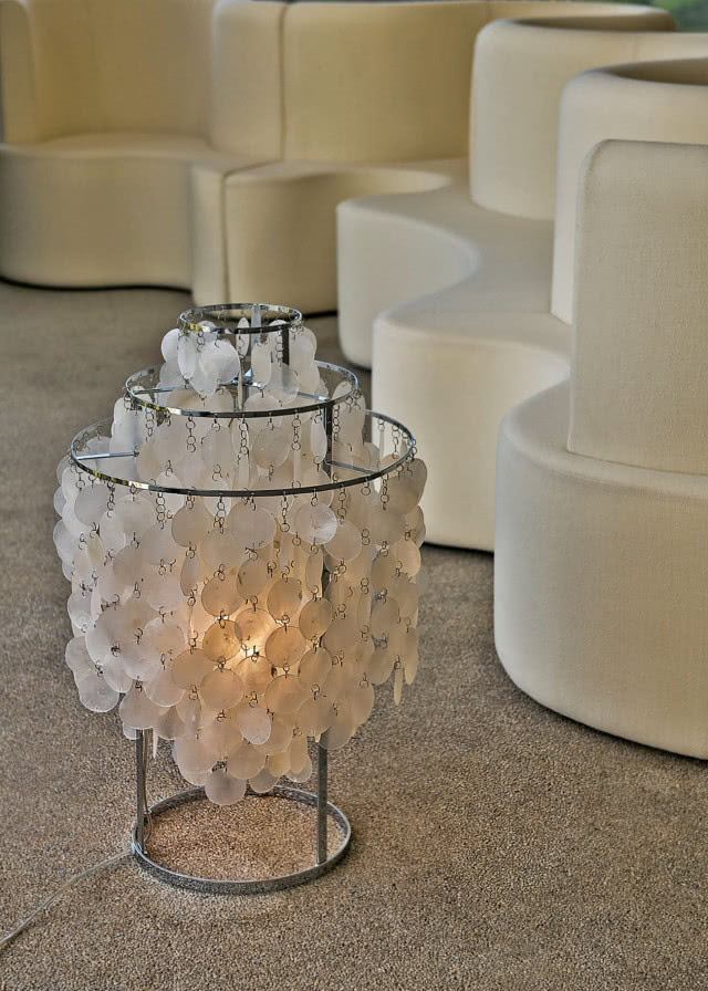 lampa Vernera Pantona z zawieszkami z masy perłowej