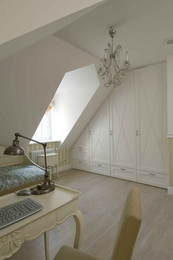 W całym domu dominują jasne kolory: biel, écru,...