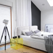 Ceramiczne płytki w kolorowe kółka, trójkąty i...