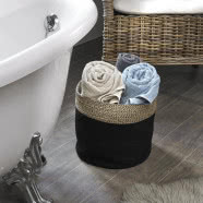 Szarość i mocne kolory w domu pod Warszawą