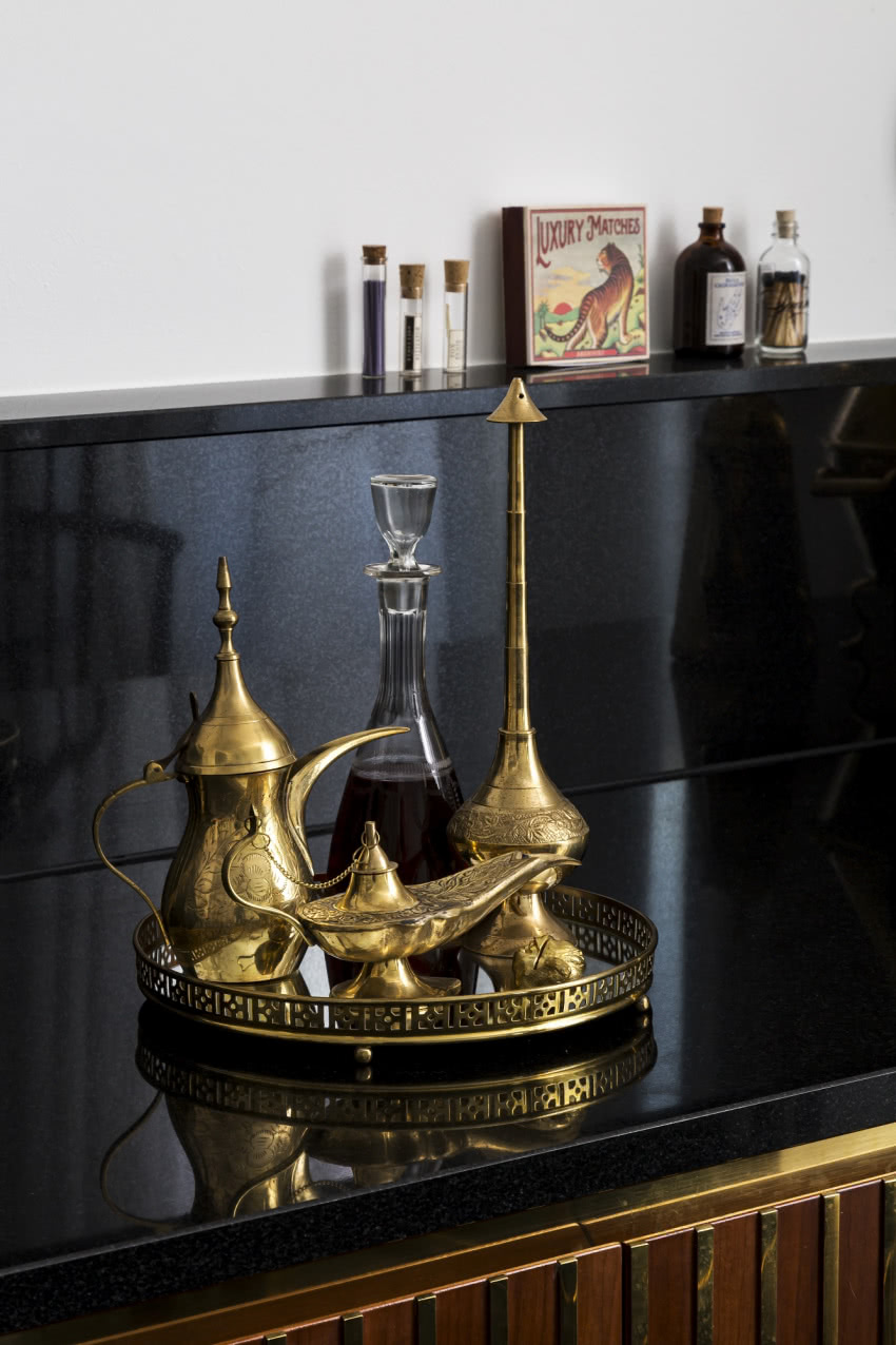 Czerń i mosiądz znakomicie się uzupełniają,...