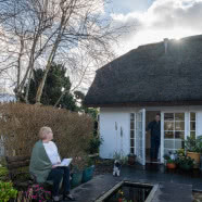 Wielkanoc pod strzechą - wiejski dom w Skandynawii