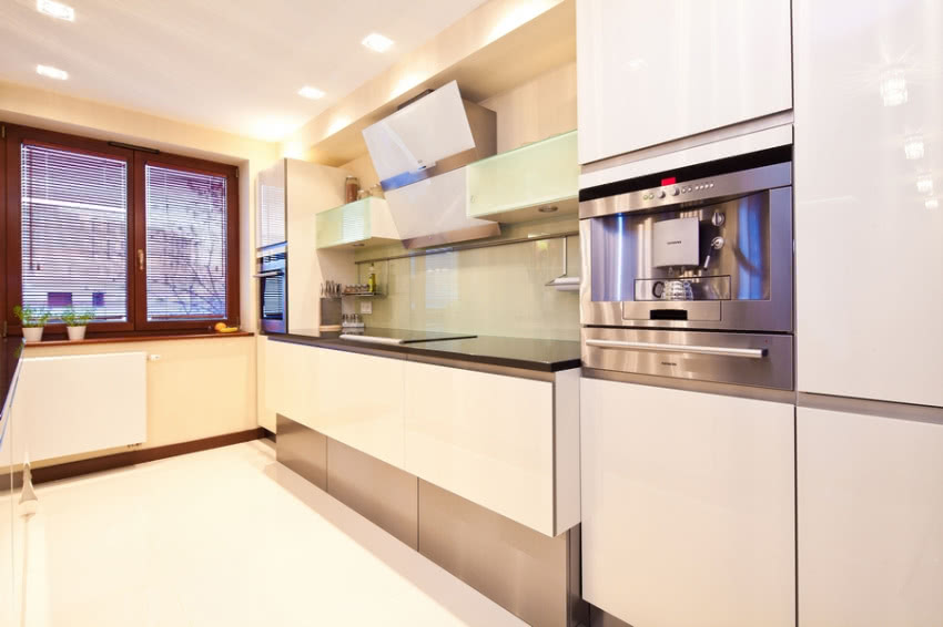 Do białe frontów szafek kuchennych dodana...