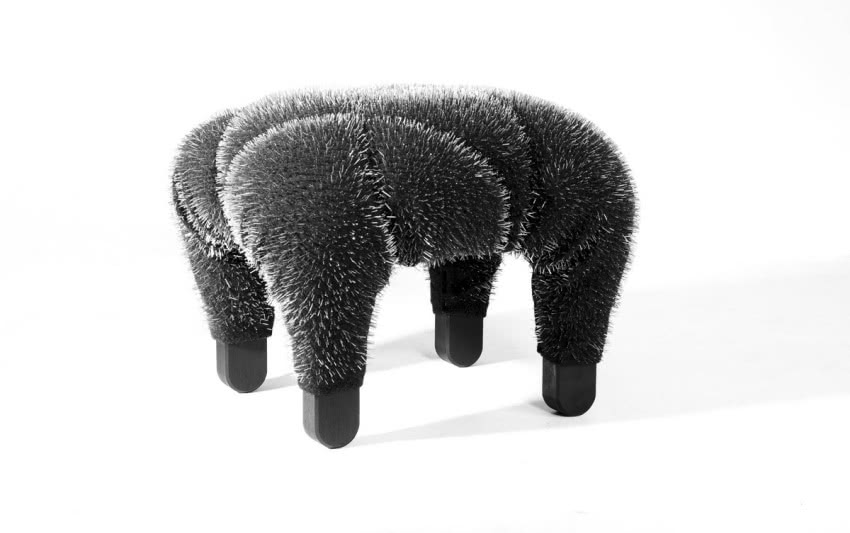 Na ostrzu
Stołek z kolekcji Succession nie jest...