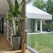 Nowoczesny dom w Poznaniu. Nowi właściciele kupili go w trakcie budowy!