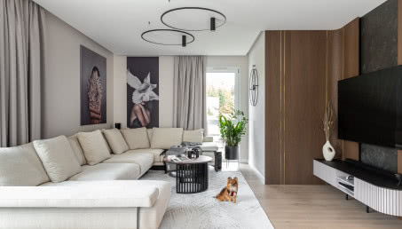 Gdańskie mieszkanie w stylu soft glam. Tu dominują obłe kształty!