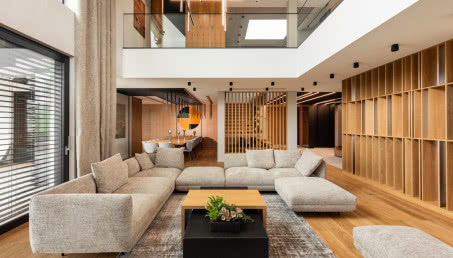 Dwukondygnacyjny dom w duchu zen. Luksus, wygoda i domowe ciepło