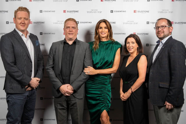 Od lewej: Christopher Hay, Brett Wallace, Cindy Crawford, Laura Davie i Ross Stewart podczas premiery kampanii w Londynie.