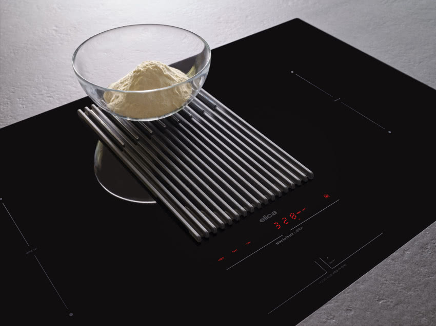 Płyta indukcyjna zintegrowana z okapem...