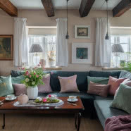 Wielkanoc pod strzechą - wiejski dom w Skandynawii