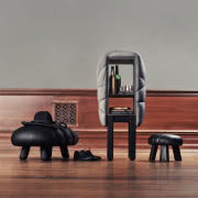 Więzy rodzinne
Stół z rodziny Succession,...