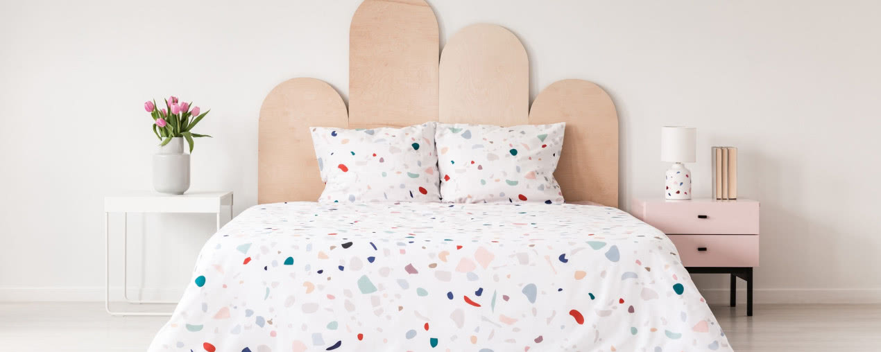 Zagłówek do łóżka - drewniany czy tapicerowany? Wady i zalety obu rozwiązań