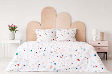 Zagłówek do łóżka - drewniany czy tapicerowany? Wady i zalety obu rozwiązań