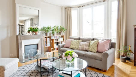 Pastelowe kolory w paryskim mieszkaniu