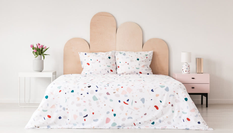 Zagłówek do łóżka - drewniany czy tapicerowany? Wady i zalety obu rozwiązań