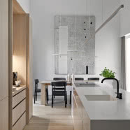 Nowoczesny dom w Poznaniu. Nowi właściciele kupili go w trakcie budowy!