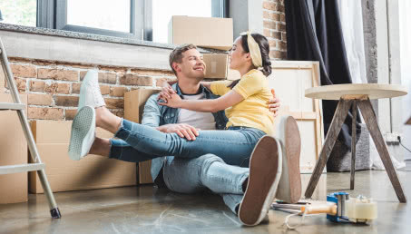 10 pomysłów na prezent na parapetówkę - sprawdź, co kupić znajomym po przeprowadzce!