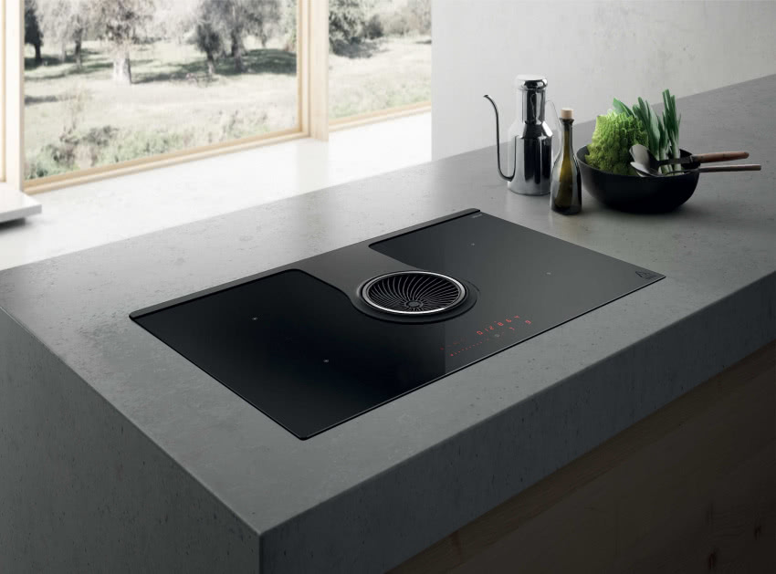 Płyta indukcyjna zintegrowana z okapem...