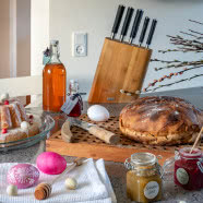 Wielkanoc pod strzechą - wiejski dom w Skandynawii