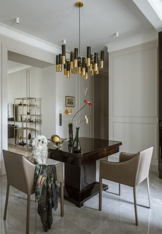 Strefa jadalniana z okrągłym stołem