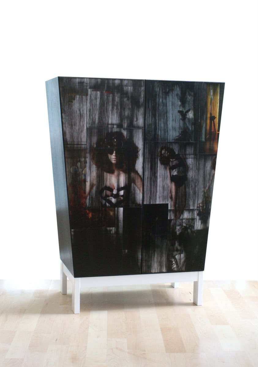 Nostalgiczna szafa
Drzwi szafy pokryte zostały...