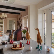 Wielkanoc pod strzechą - wiejski dom w Skandynawii