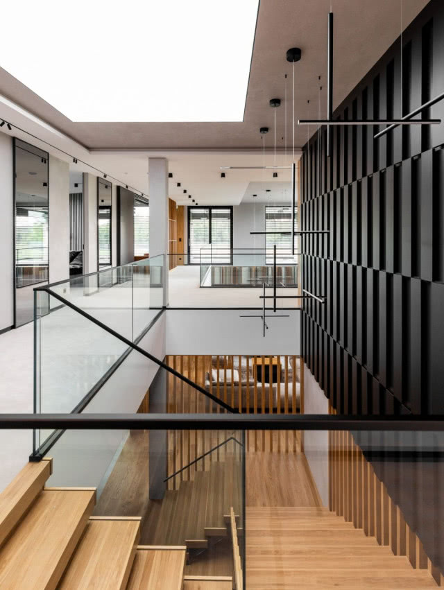 korytarz na piętrze w domu