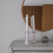 Dom na obrzeżach Szczecina urządzony w bieli i drewnie