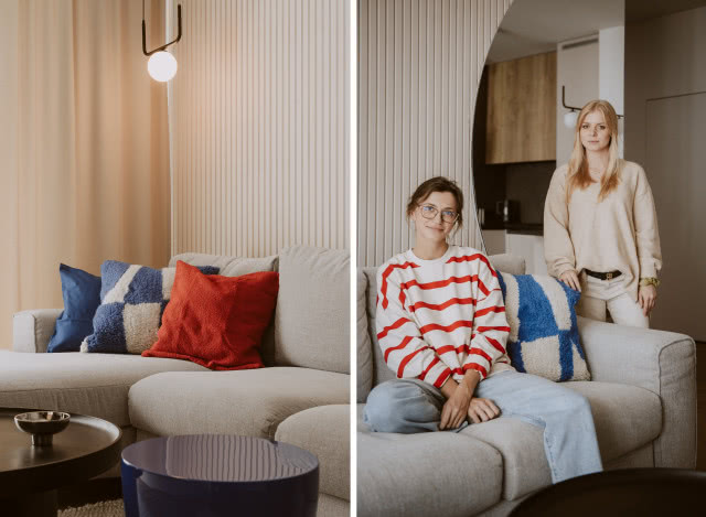 beżowy salon z kolorowymi dodatkami