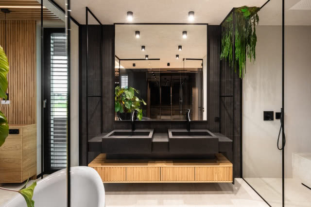 dwie czarne umywalki w domu