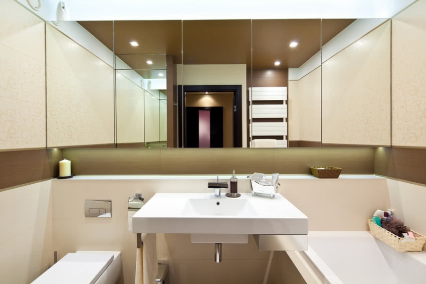 Łazienka w neutralnych barwach ziemi