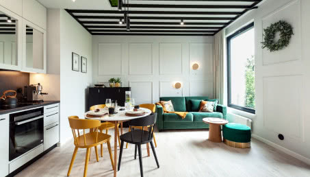 Mieszkanie inspirowane stylem botanicznym - ma mech na suficie!