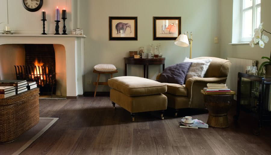 Drewniana podłoga do salonu - jaki gatunek wybrać